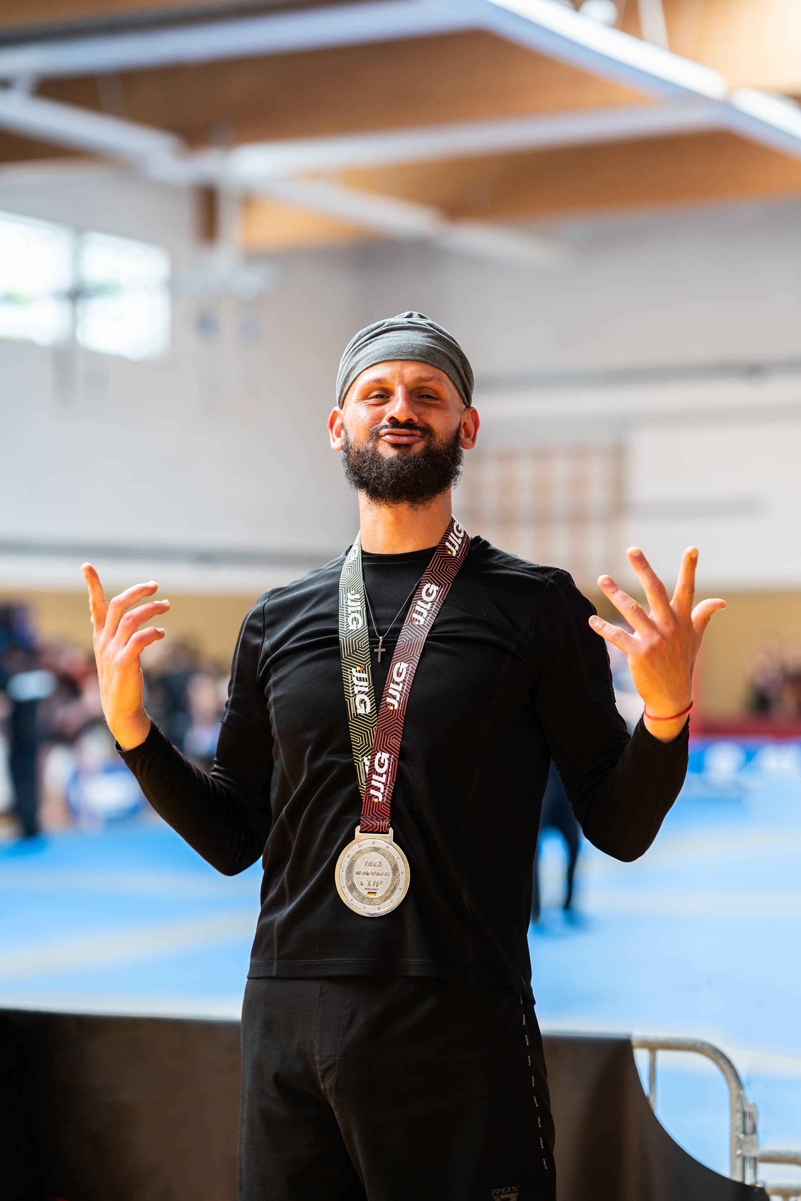 Glaube an deine Träume. Stehe auf und gehe weiter. Immer wieder. Du kannst alles schaffen.