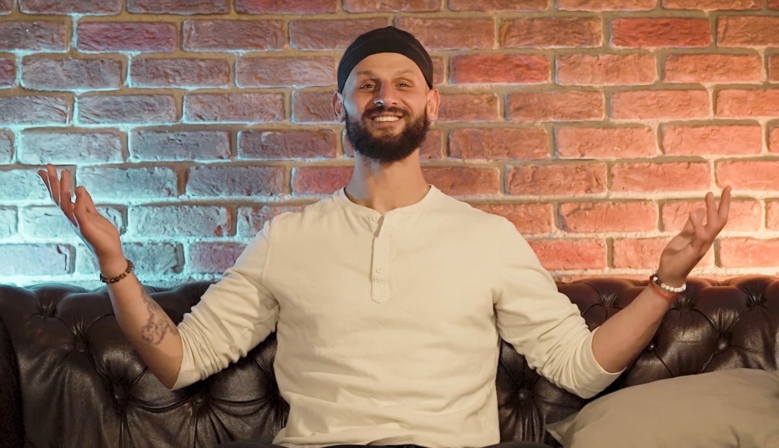 Anastasios Tzelepis, Personal Trainer und Breathwork Coach von The Way of Sparta - The Way of Becoming, spricht über persönliche Entwicklung, Gesundheit, Bewegung und mentale Stärke.